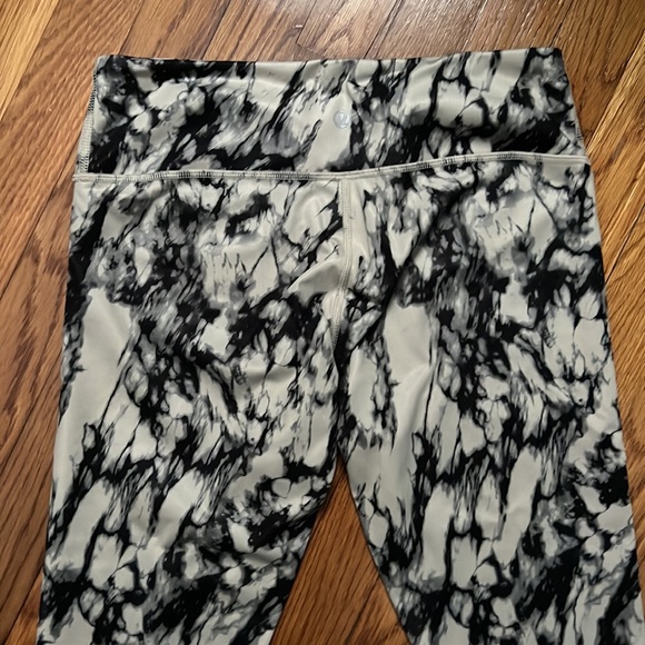 Lululemon crop 17” leggings sz 6 - Picture 6 of 6